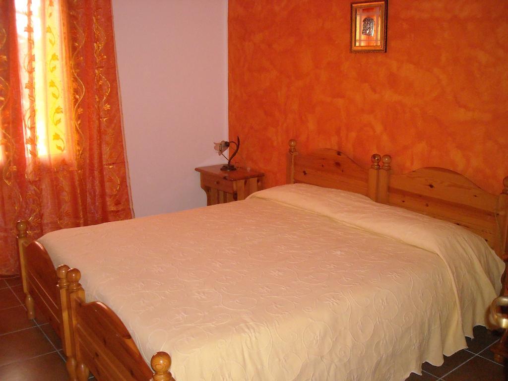 Hotel Il Nido Dell'Aquila Villanova Strisaili Room photo